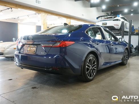 Used 2025 Toyota Camry XLE AWD/4WD image 4