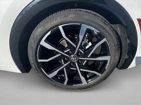 Certified 2025 Toyota Prius Plug-In Hybrid image 26