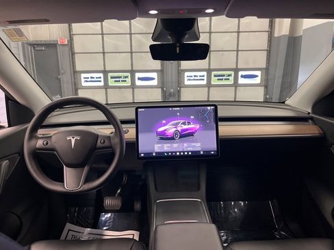 Used 2022 Tesla Model Y Long Range image 24