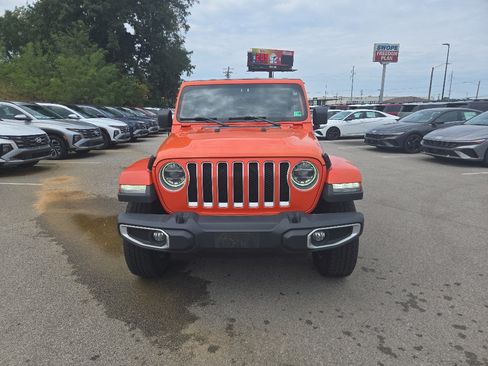 Used 2019 Jeep Wrangler Unlimited Sahara AWD/4WD image 8