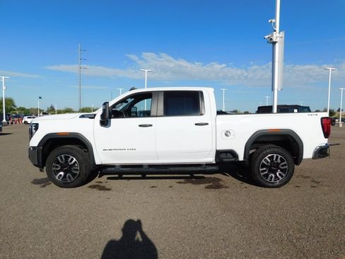 Used 2024 GMC Sierra 2500 Pro AWD/4WD image 4