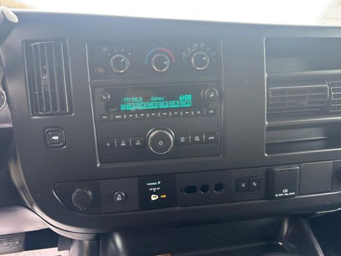 Used 2019 Chevrolet Express 3500 w/ Driver Convenience Package RWD image 18