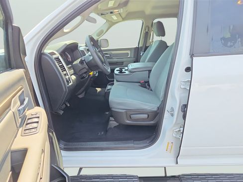 Used 2019 RAM 1500 Classic SLT AWD/4WD image 15
