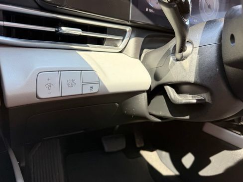 Used 2024 Hyundai Elantra Limited FWD image 29