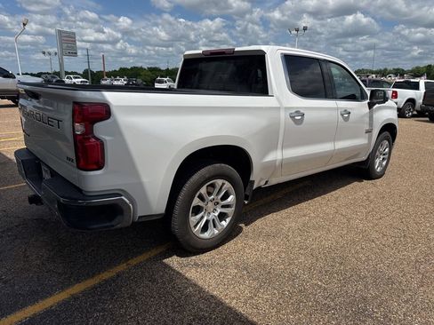 Used 2022 Chevrolet Silverado 1500 LTZ AWD/4WD image 3