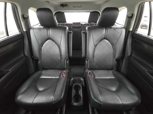 Used 2020 Toyota Highlander Platinum image 18