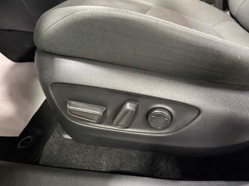 Used 2022 Toyota RAV4 XLE w/ Carpet Mat Package (TMS) image 9