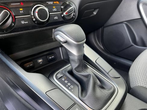 Used 2025 Kia Soul LX w/ LX Technology Package FWD image 35