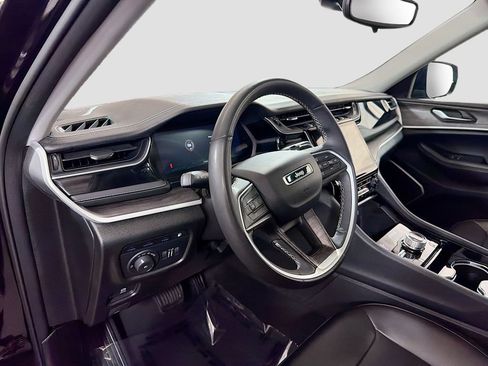 Used 2023 Jeep Grand Cherokee 4WD 4xe image 11