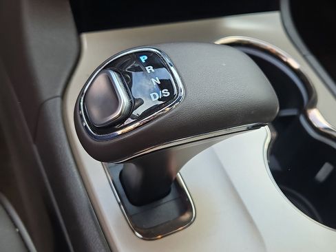 Used 2015 Jeep Grand Cherokee Summit image 16