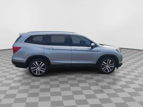 Certified 2018 Honda Pilot Touring image 9