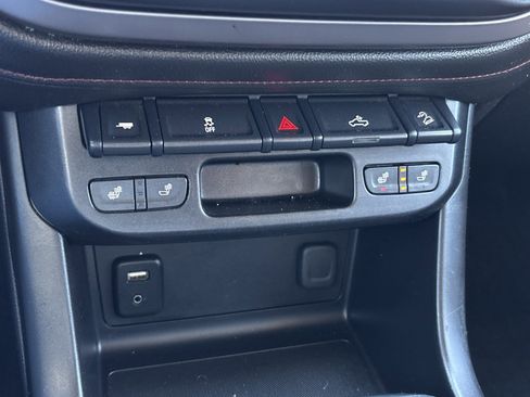 Used 2017 GMC Canyon SLE w/ All Terrain X Package image 7