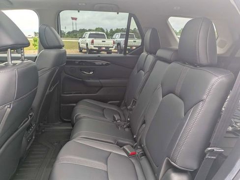 Used 2024 Honda Pilot Touring image 13