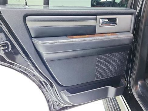 Used 2017 Ford Expedition Platinum RWD image 26
