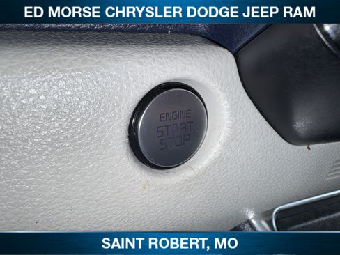 Used 2025 Kia Carnival EX image 24