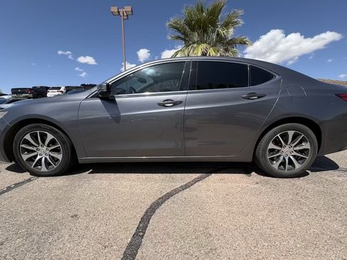 Used 2017 Acura TLX FWD image 2