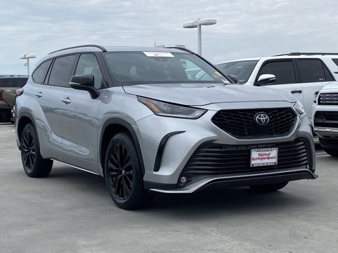 Certified 2025 Toyota Highlander XSE image 2