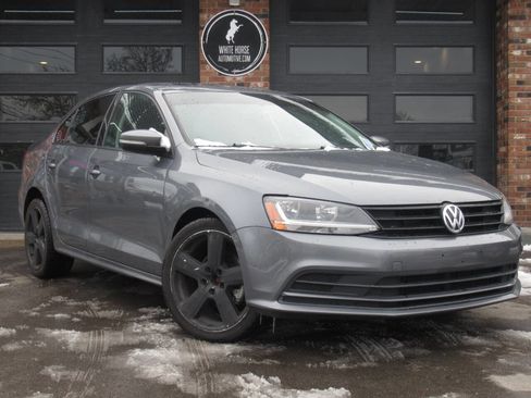 Used 2015 Volkswagen Jetta SE image 1