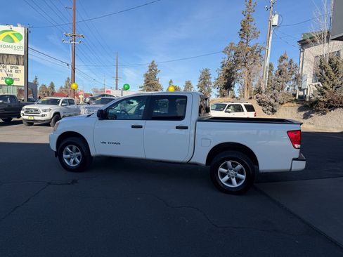 Used 2014 Nissan Titan SV image 3