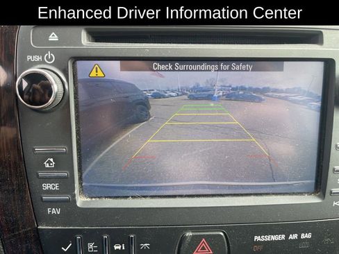 Used 2015 Chevrolet Traverse LT w/ Style and Technology Package image 16