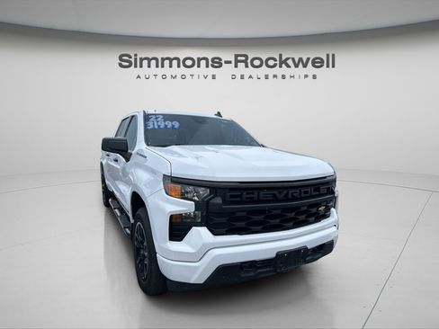 Used 2022 Chevrolet Silverado 1500 Custom image 2