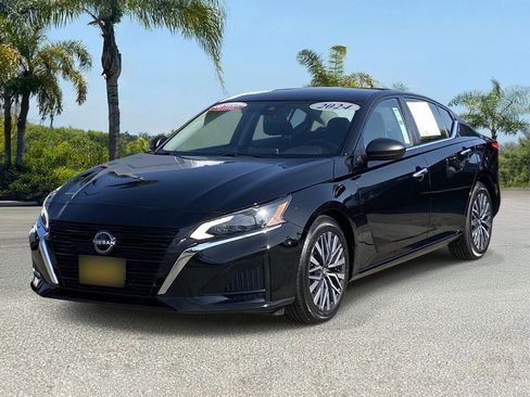Certified 2024 Nissan Altima 2.5 SV FWD image 2