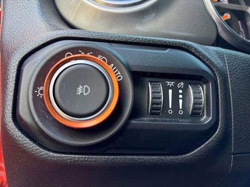 Used 2019 Jeep Wrangler Unlimited Sahara w/ Uconnect 4C Nav & Sound Group AWD/4WD image 26