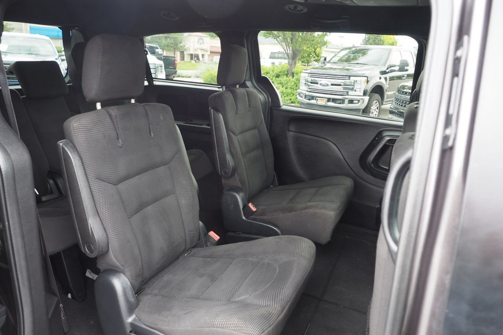 Used 2020 Dodge Grand Caravan SE FWD image 18