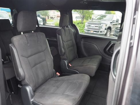 Used 2020 Dodge Grand Caravan SE FWD image 18