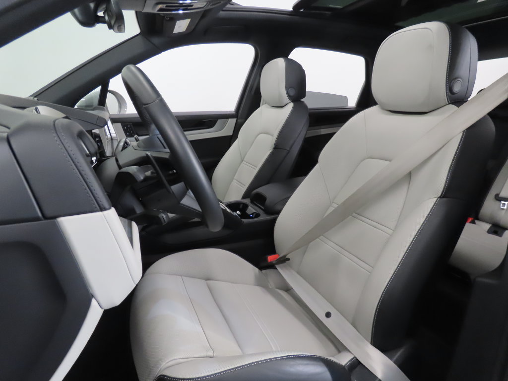 Certified 2026 Porsche Cayenne E-Hybrid AWD/4WD image 5