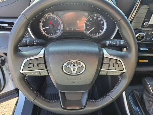 Certified 2024 Toyota Highlander XLE AWD/4WD image 31