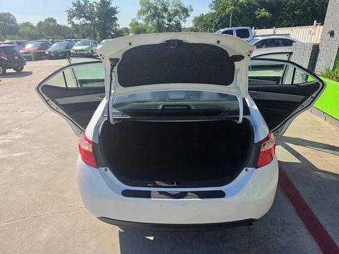 Used 2017 Toyota Corolla LE FWD image 24