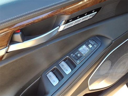 Used 2017 Genesis G90 5.0 Ultimate image 18