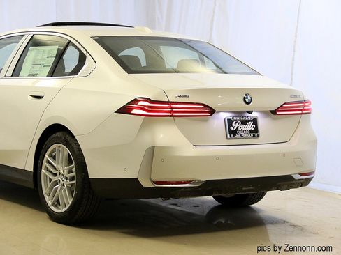 Used 2025 BMW 530i xDrive image 8