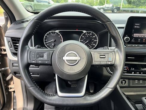 Used 2024 Nissan Rogue SV w/ SV Premium Package AWD/4WD image 13