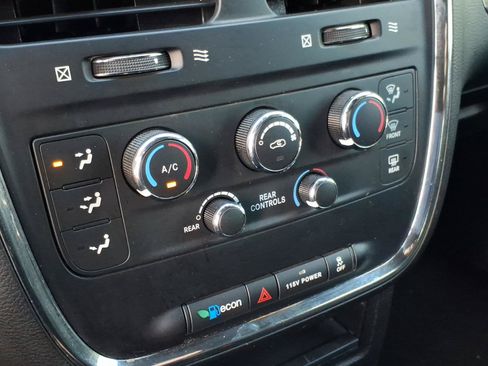 Used 2020 Dodge Grand Caravan SE FWD image 23