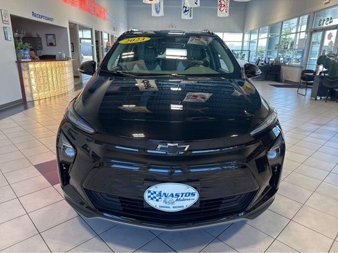 Used 2023 Chevrolet Bolt EUV Premier w/ Sun & Sound Package FWD image 2