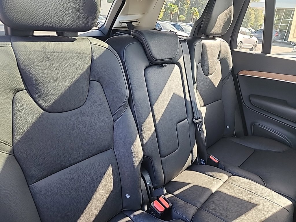 Used 2024 Volvo XC90 T8 Plus w/ Protection Package Premier AWD/4WD image 18