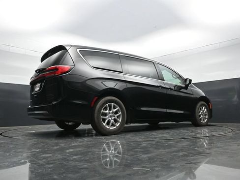 Used 2024 Chrysler Pacifica Touring-L FWD image 50