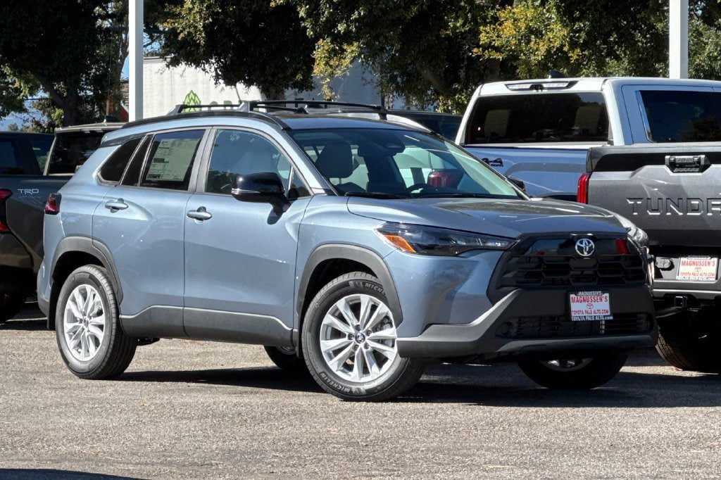 New 2026 Toyota Corolla Cross LE w/ Moonroof Package FWD image 2