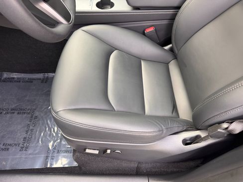 Used 2024 Tesla Model Y Performance image 25