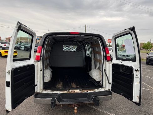 Used 2015 GMC Savana 2500 image 32