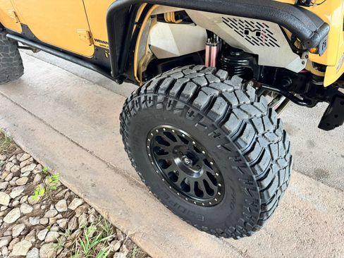 Used 2014 Jeep Wrangler Unlimited Rubicon w/ Max Tow Package AWD/4WD image 28