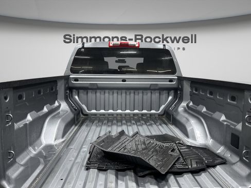 Used 2023 Chevrolet Colorado W/T image 9