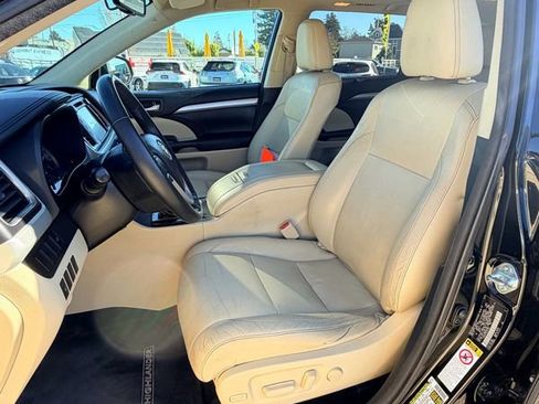 Used 2014 Toyota Highlander XLE image 16