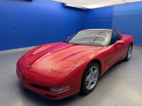 Used 1997 Chevrolet Corvette Coupe image 4