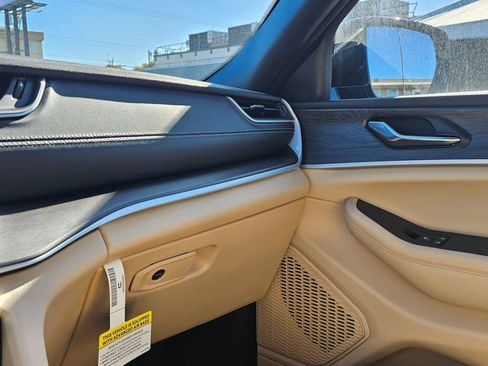 New 2025 Jeep Grand Cherokee Limited image 22