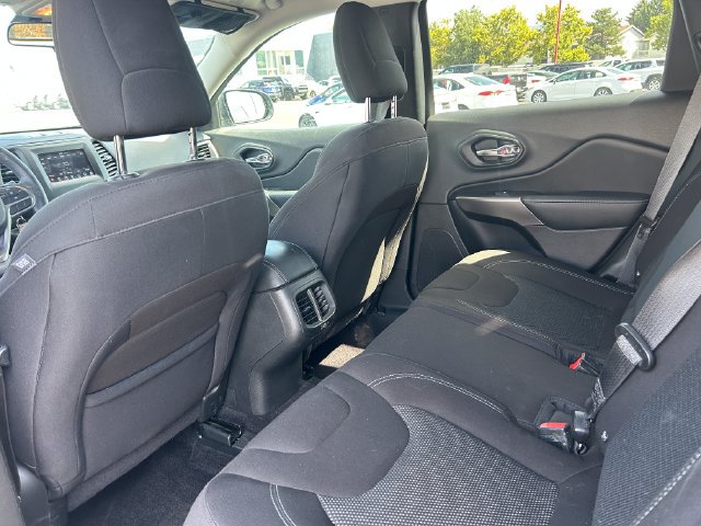 Used 2019 Jeep Cherokee Latitude w/ Popular Appearance Group AWD/4WD image 27