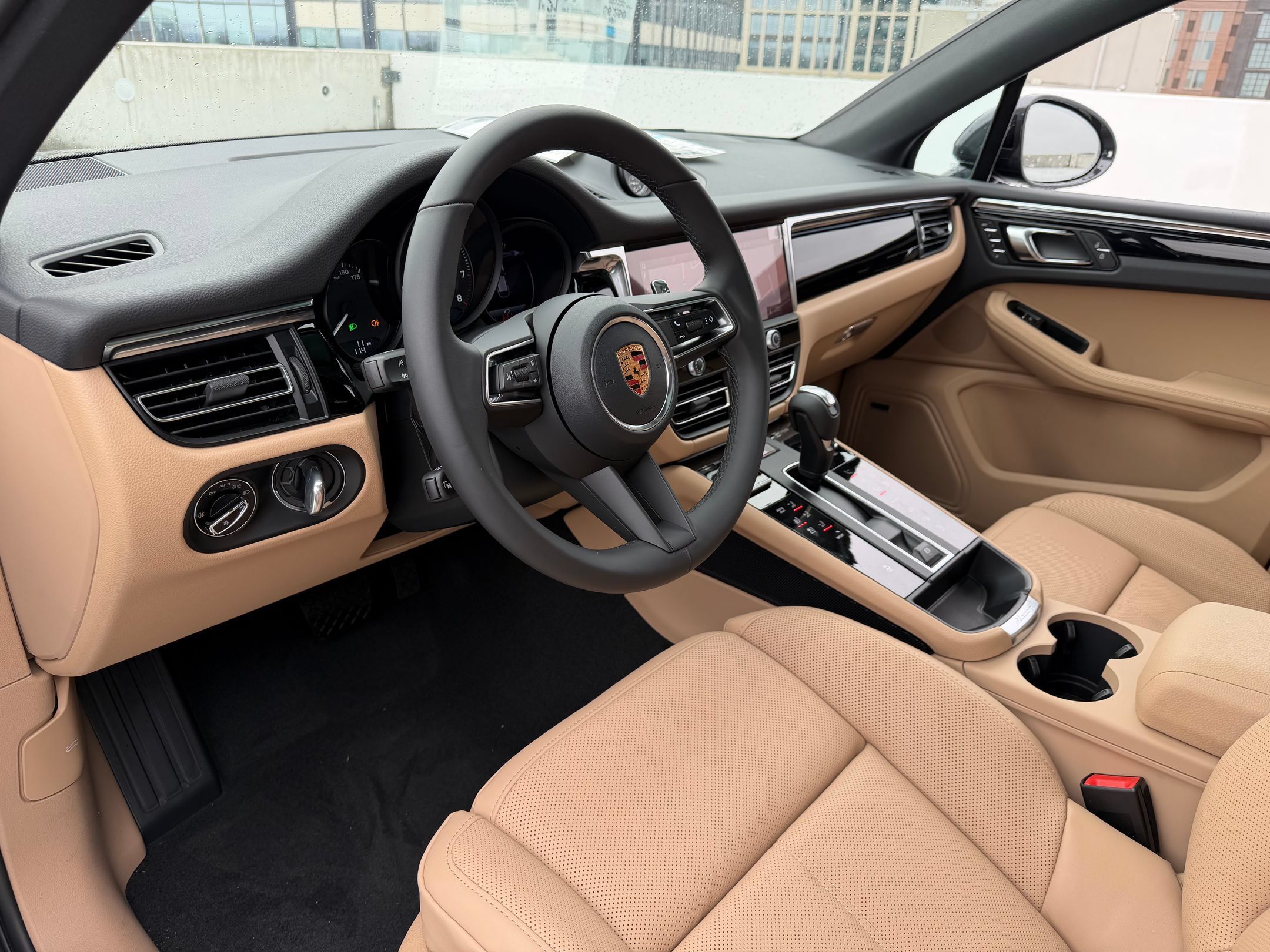 Certified 2026 Porsche Macan AWD/4WD image 4