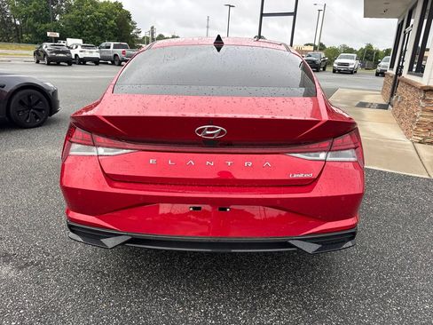 Used 2023 Hyundai Elantra Limited w/ Preferred Accessory Package FWD image 6